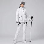Détail des bretelles réglables de la salopette de ski femme