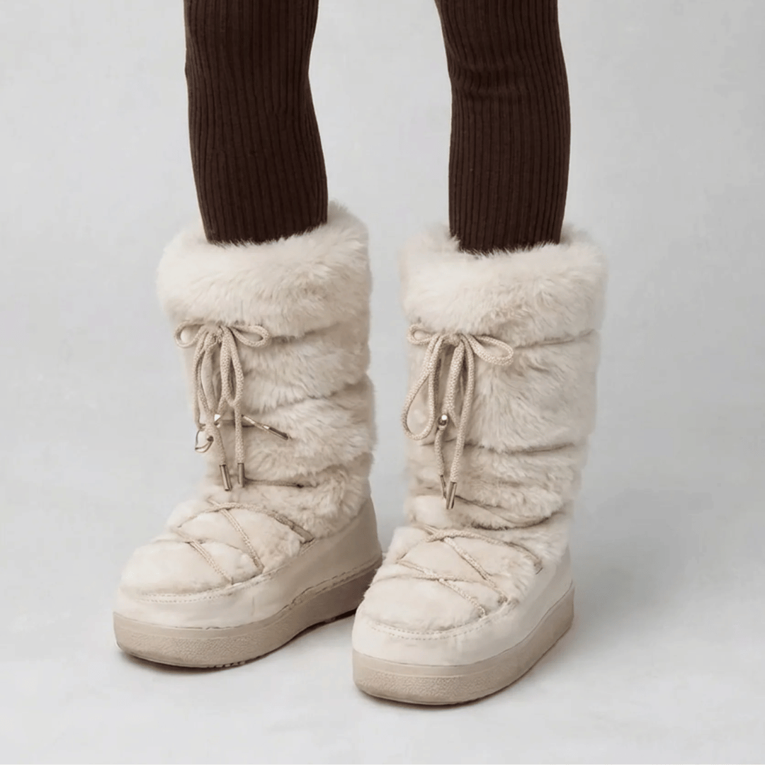 Bottes de neige fourrées femme vues de profil