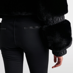 Détail de la doublure peluchée de la combinaison de ski femme Aspen