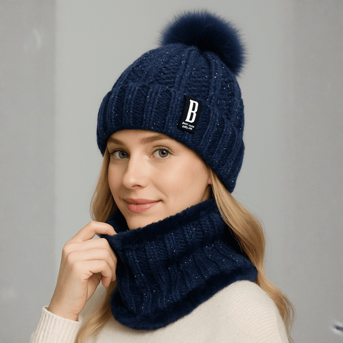Bonnet en maille tricotée porté en hiver