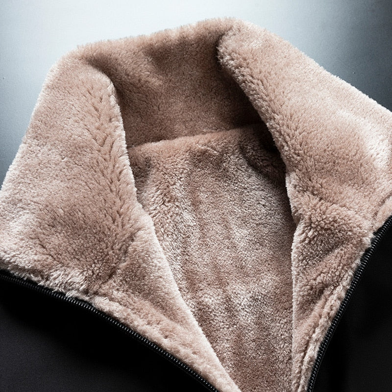 Detail du col montant de la veste coupe-vent homme