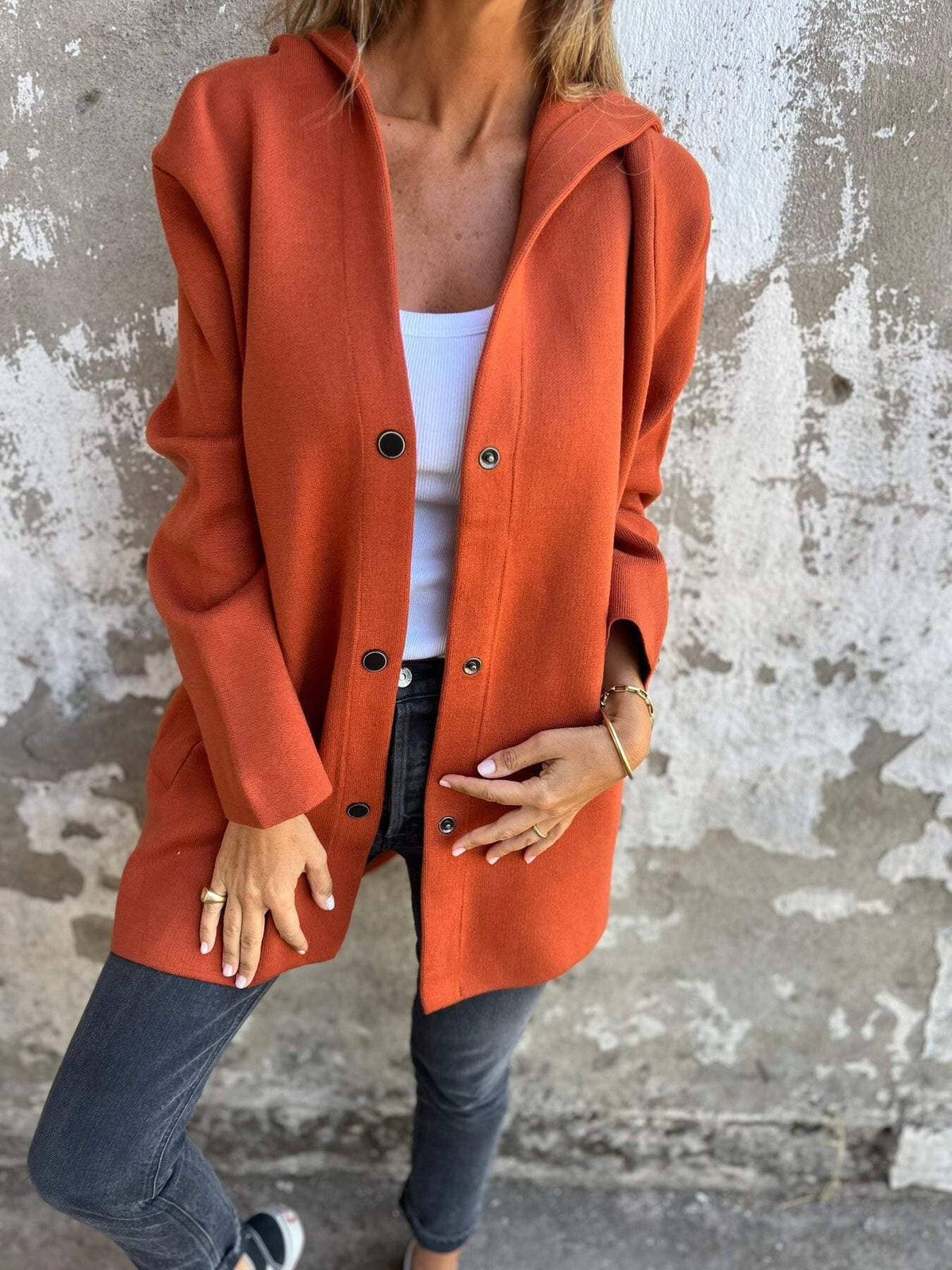 Manteau femme à capuche boutonnage simple
