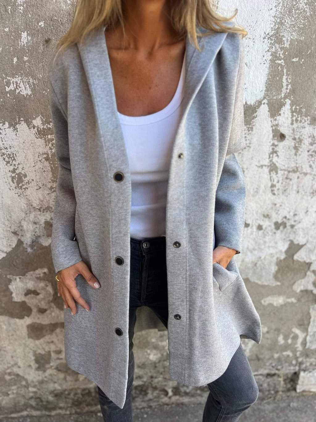 Manteau femme à capuche boutonnage simple