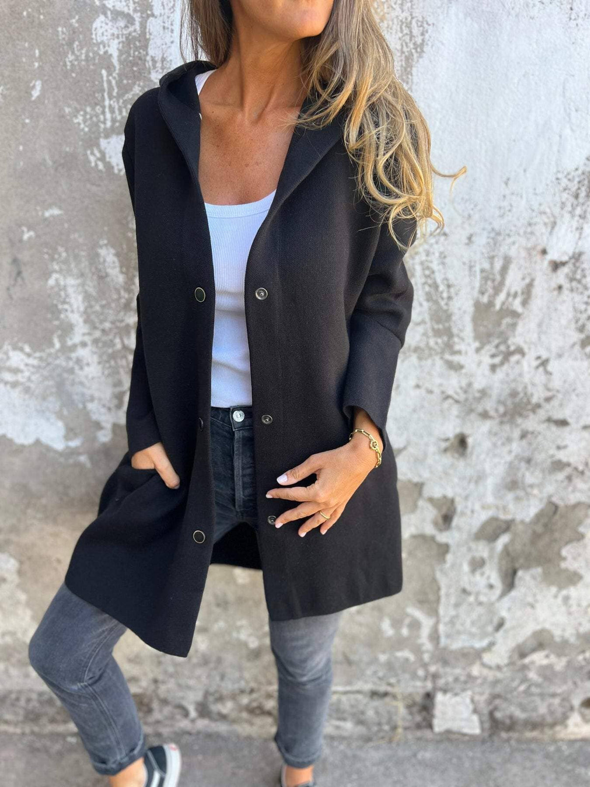 Manteau femme à capuche boutonnage simple - Noir
